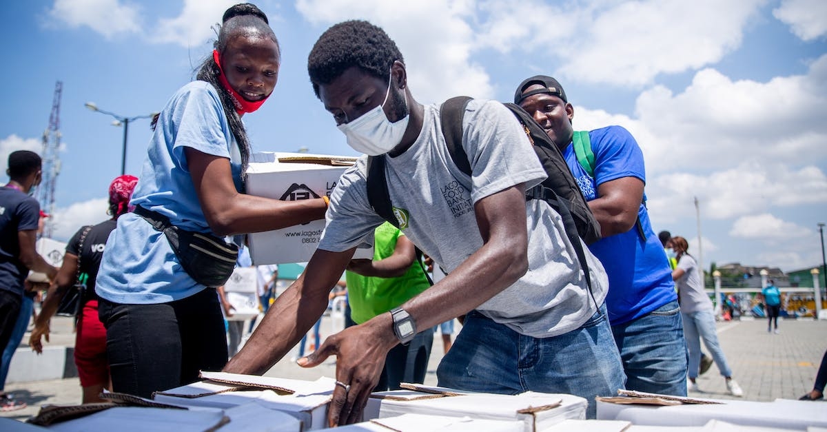 Zabiegi pielęgnacyjne na dłonie mężczyzn – manicure w salonie barbera