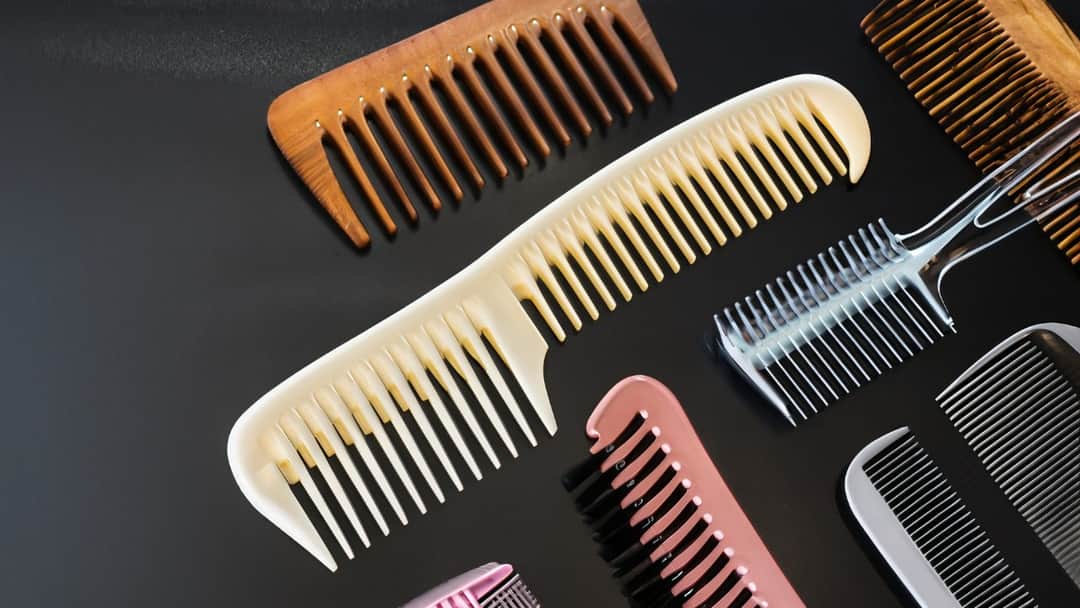 Grzebienie dla każdego: Jak dobrać idealny grzebień do włosów i brody?