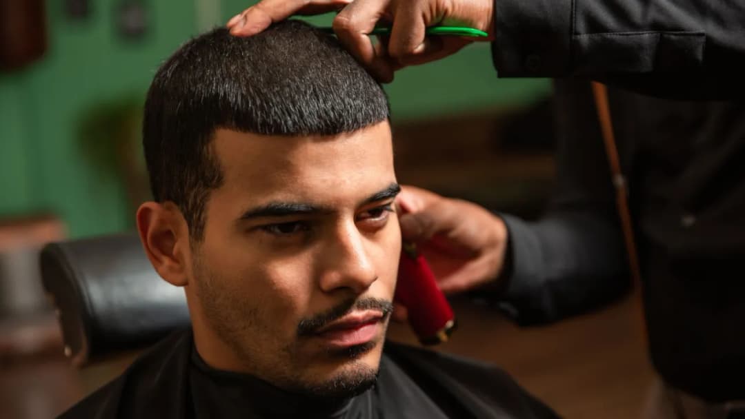 Fryzura buzzcut: 5 powodów dlaczego warto ją wypróbować