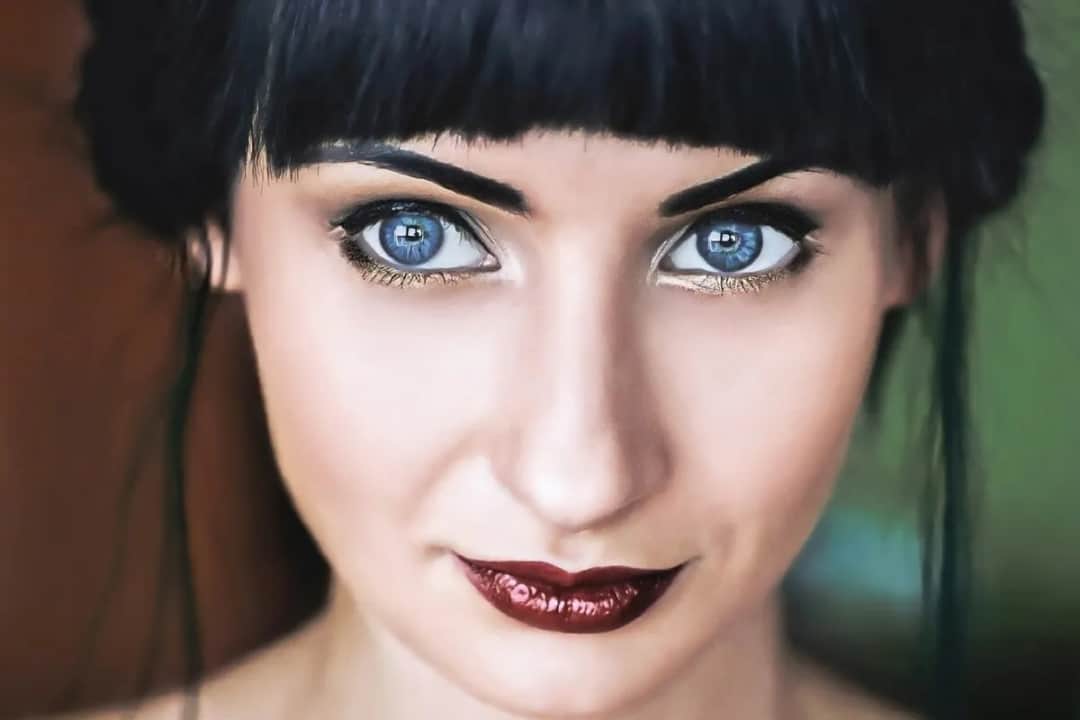 Grzywka półokrągła dla kogo? Sprawdź, która twarz ją polubi najbardziej